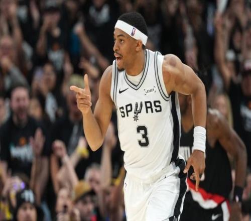 马刺替补席的传承：从吉诺比利到约翰逊