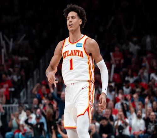 21反超！麦科勒姆23+5送制胜球老鹰险胜尼克斯，约翰逊24+10+8