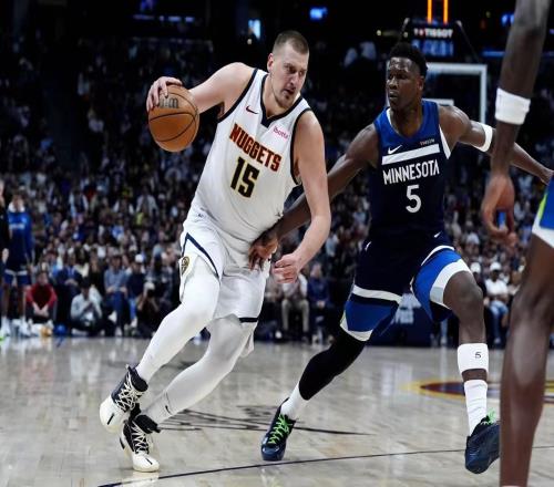 掘金再输森林狼自讨苦吃！湖人收获1喜1忧，G3该他为詹姆斯分忧了