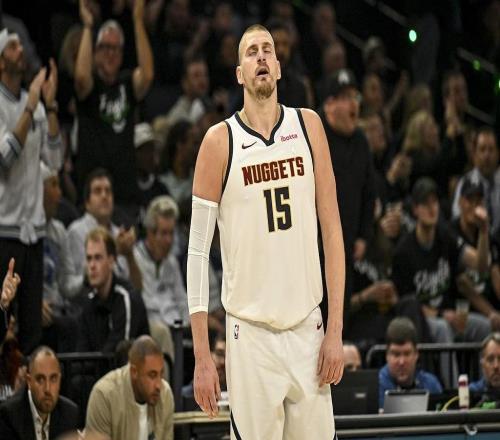 不在状态，约基奇26投7中拿下27分15板，正负值21全场最低