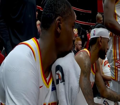 季后首个21！黑六剧本上演，库明加打脸科尔尼克斯需要联盟帮助