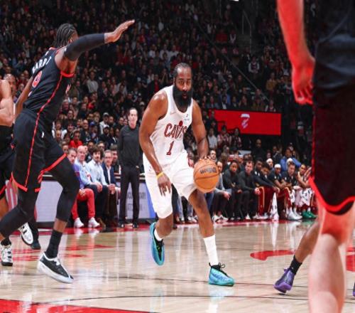 米切尔三分7中1+哈登8失误，骑士22分惨败！猛龙绝境12扳回一城