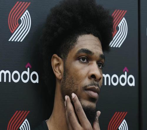 亨德森：不管文班打不打我们都会坚持杀内线，身体对抗是关键