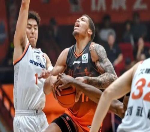 最近十场比赛输掉7场，山东男篮常规赛排名第八，季后赛对阵辽篮