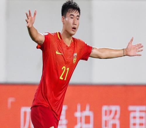 邓涵文在三镇表现不俗，如今在新东家却迷失，进球和助攻数据挂零