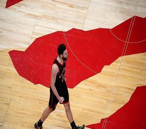 百发百中拿下14分！猛龙板凳投手面对骑士扮演了奇兵的角色