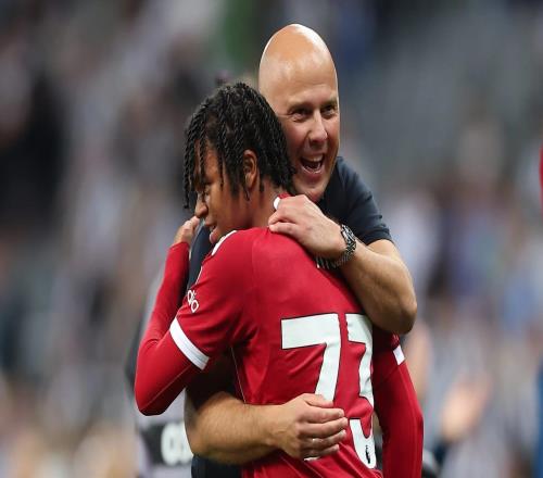 莱因克尔：恩古莫哈刚在利物浦站稳脚跟，现在谈世界杯太早