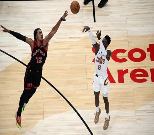 5分钟内出现3次失误，骑士后场新援又一次打出了一场灾难级表现