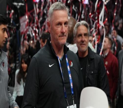 新老板省掉季后赛T恤引众怒：NBA球队的抠门实验