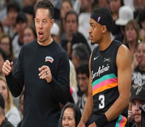 马刺队凯尔登约翰逊将失望转化为胜利，获NBA年度最佳第6人奖