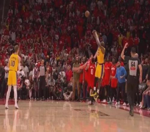 流弊！三战61+25+11！湖人头号奇兵诞生