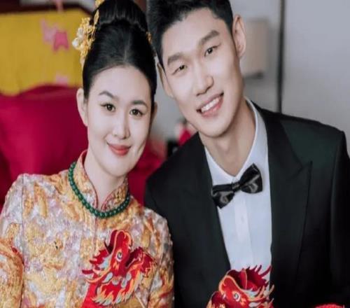 胡金秋：季后赛目标是卫冕总冠军期待CBA赛场实现父子同台