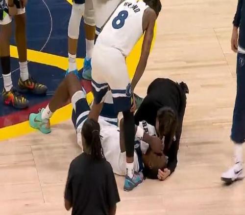 森林狼又伤一人：内线大将里德崴脚痛苦倒地黯然返回更衣室