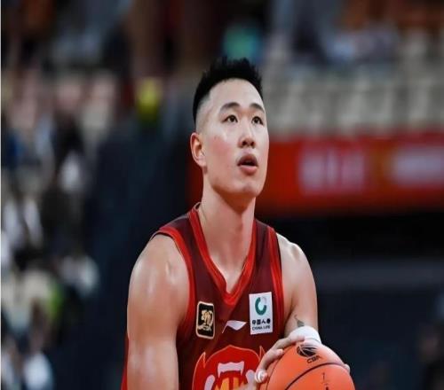 球员赛季表现复盘，贺希宁凭硬实力获奖，李弘权稳步提升自我