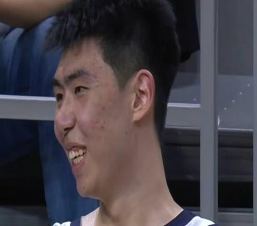 杜锋服了吗徐昕G1统治内线攻守掀翻旧主，场下笑开花了！