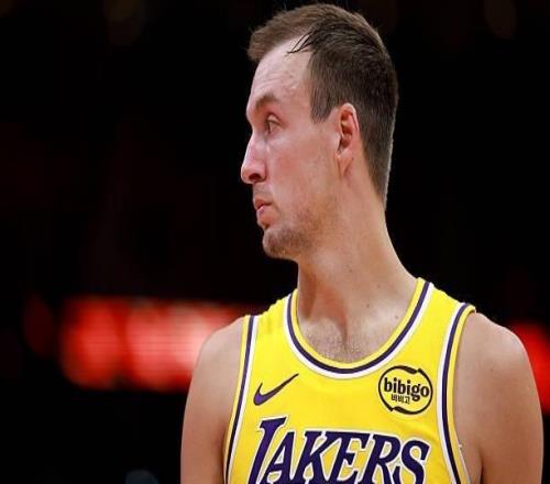 G3和G4的表现都非常一般，湖人先发控卫的表现突然间出现下滑了