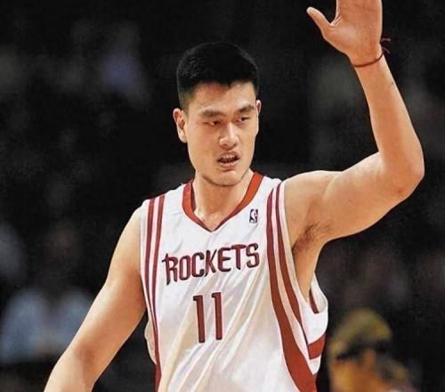 姚明第一次打季后赛什么表现23岁对阵奥尼尔，高光时刻太强