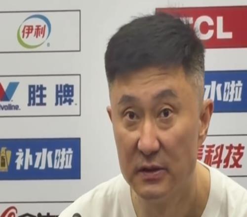 窝心！17分惨败，还被喊下课！发布会杜锋怒批广东球员不执行战术