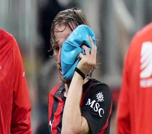 足坛一夜动态：曼联21欧冠在望！U15国足20意大利魔笛手术