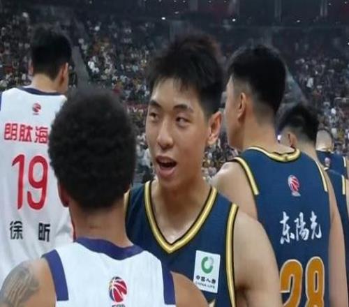 杜锋：投了44次三分命中率只有25%，季后赛不是这样打球