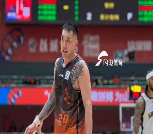 山东高速男篮季后赛首战失利，邱彪：拼劲认可，突破心魔