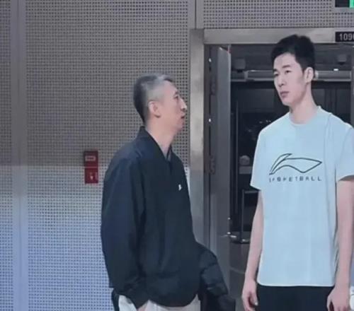 公布了！19人大名单！中国男篮拒绝得分王