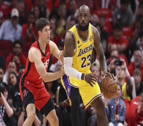 火箭大胜湖人，一数据平队史纪录！投篮准+防守硬，4员悍将立功