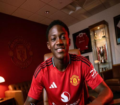 周薪12万英镑！梅努5年合同续约曼联，未来中场核心，薪水翻4倍