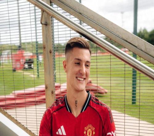 高价水货自我救赎，他已成曼联头号射手