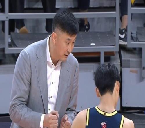 广东主场惨遭爆冷引热议！媒体人：以耻辱方式输球这是史无前例