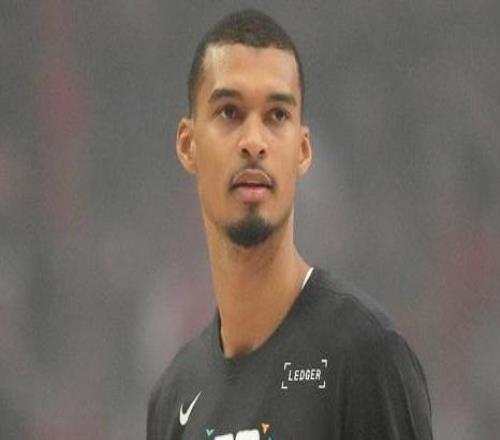 Shams：文班和马刺当时认为已经获准复对缺席G3感到沮丧