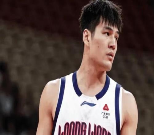 伤痕明显！广州状元陈国豪面部骨裂季后赛大概率戴面具对阵广东