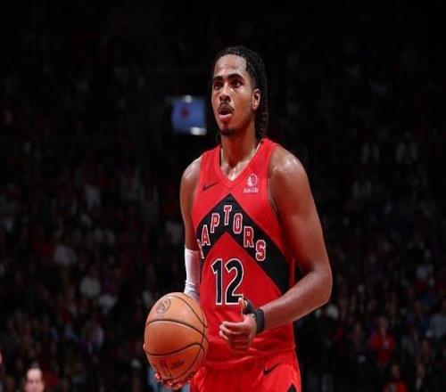 又一次完爆了骑士双塔！猛龙锋线新秀在季后赛的表现真是太强了