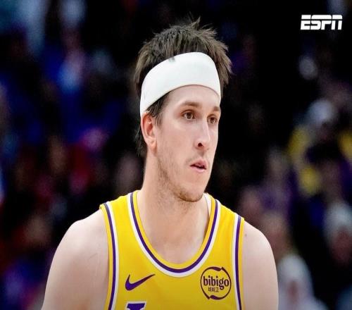 Shams：里夫斯乐观能在湖人主场与火箭的G5中复出