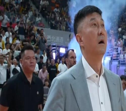 意难平！广东季后赛首秀遭开门黑引热议球迷狂刷官媒“杜锋下课”