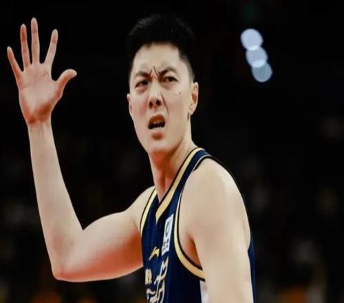 广东7693广州遭4坏消息！外援+胡明轩状态低迷，崔永熙被用废！