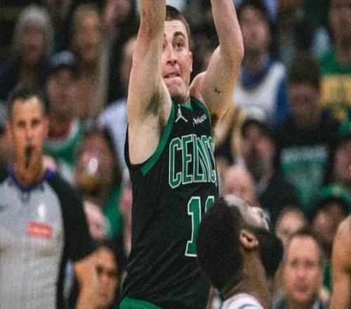 塔图姆24+16+4+3难救主，布朗22分白帝哑火，绿军主场遭76人逆转