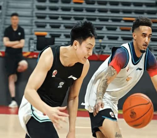 广东惨败，徐昕将送杜锋出局！看看媒体专家怎么说，耻辱纪录诞生