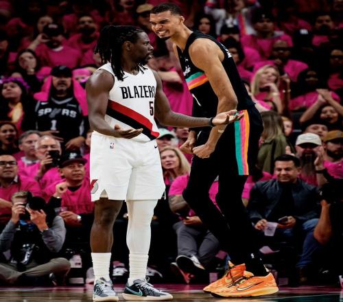 文班7+4！马刺6545开拓者，看数据：他就是头号功臣！