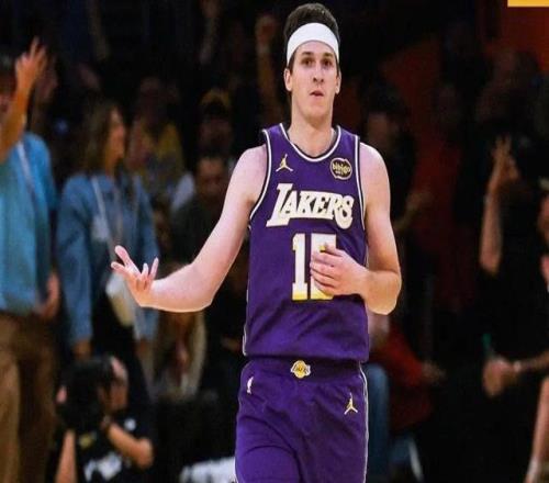 里夫斯16投仅4中湖人再败于火箭他的复出到底是对还是错