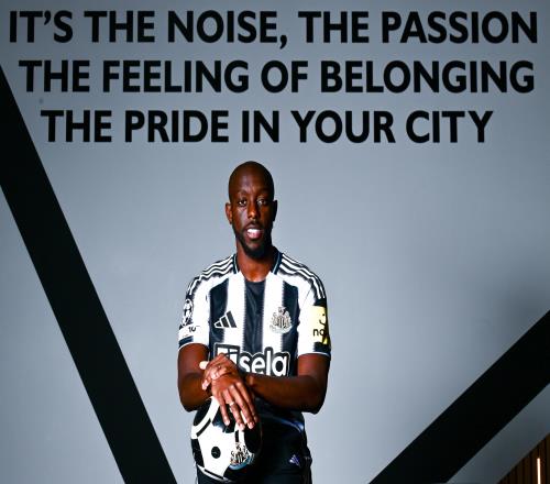 纽卡新援自曝带伤复出：太想赶上这趟车了