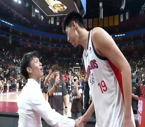 广东3消息！陈老板发表讲话，徐杰深夜发声，徐昕与少东家握手