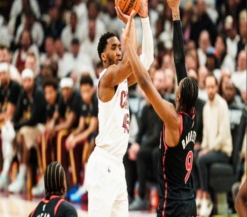 天王山半场哈登空砍19分米神8中3骑士6774猛龙奇兵爆发17分