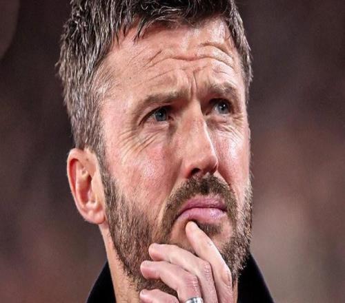 记者：曼联开展选帅，卡里克和其他候选人一样要进行正式面试