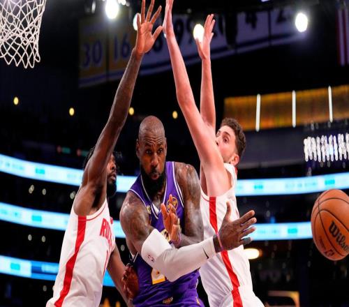 詹姆斯25+7创历史第1神迹，湖人惜败火箭！里夫斯16中4，艾顿暴走