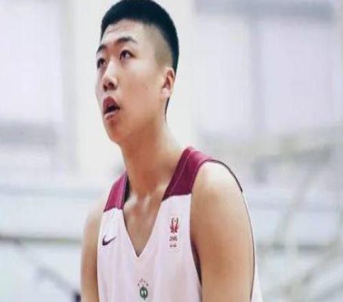 来自沈阳的广州队长，让所有人记住了他