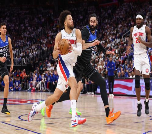 东部第一拒绝出局！双状元对轰，均砍下45分，魔术罚球成为短板