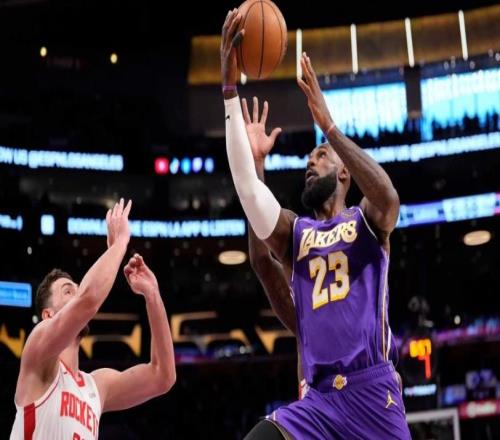 又见里程悲！詹姆斯25+7创历史第一末节11分却丢关键三分饮恨