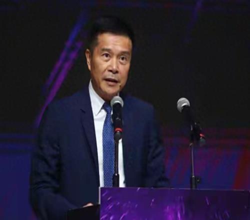 广东队球迷给陈海涛提建议！