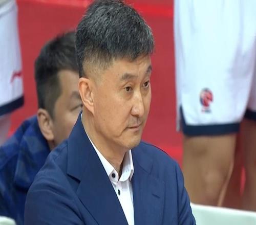 杜锋爆冷揪出4问题，放弃2人不应该，再不重用3人难夺冠